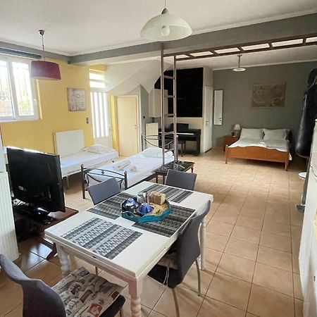 Patras - Independent Studio In Quiet Area Exterior photo